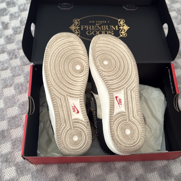 Nike Air Force 1 Premium Goods Women’s Size 7 in EUC Black/ Beige with Beading